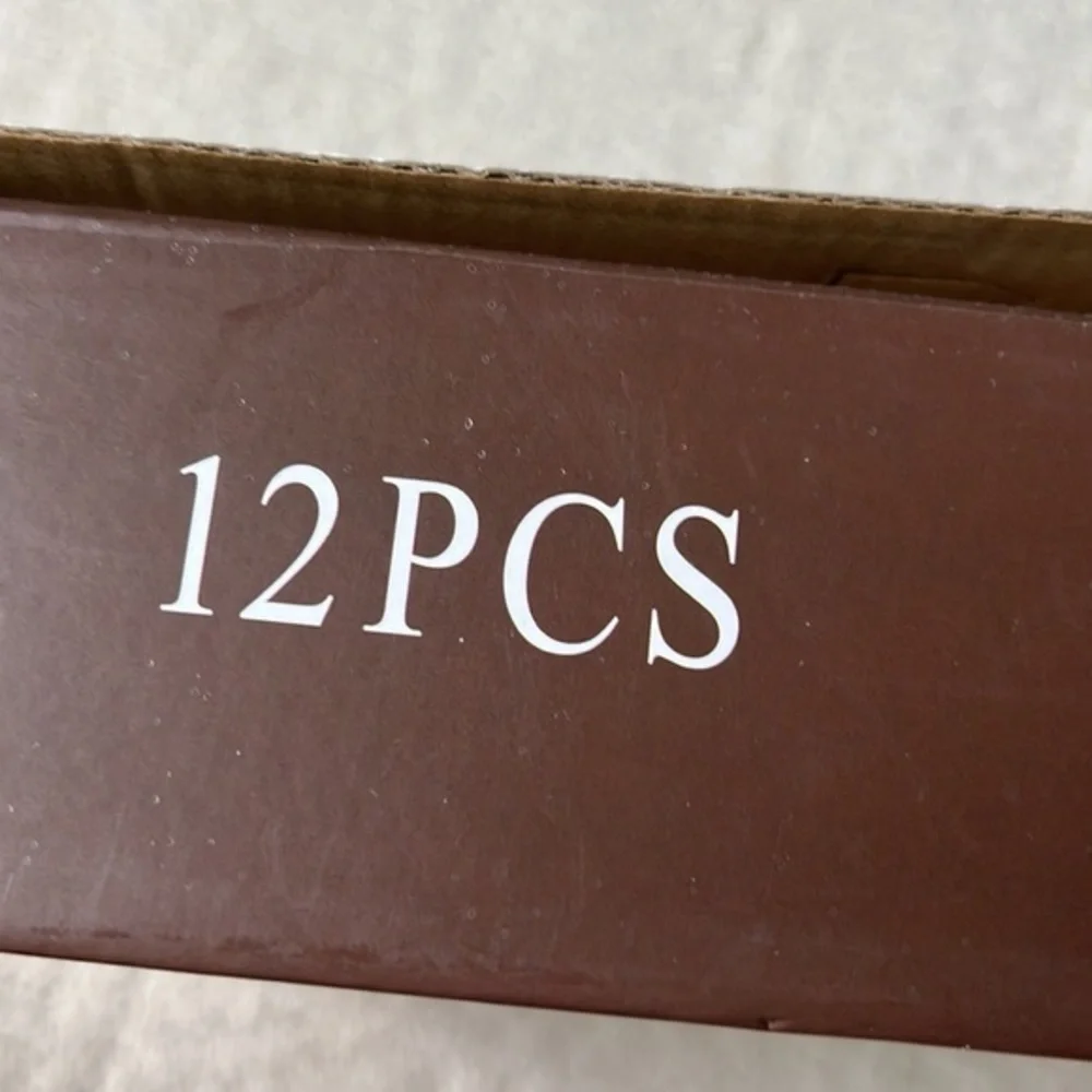 New box of 12 men’s ties, assorted colors and patterns - Picture 7 of 8